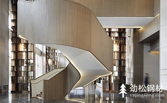 云南昆明圆弧形楼梯设计及尺寸，既美观又大气